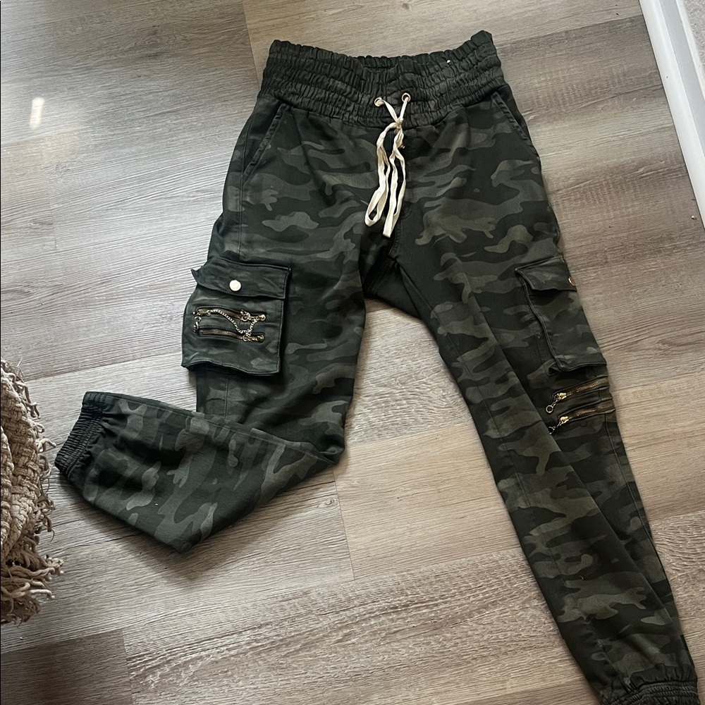 Lujuria camo pants